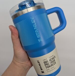 NEW STANLEY cup Quencher H2.O PROTOUR Tumbler 20 oz Azure Fade Blue Anti Spill